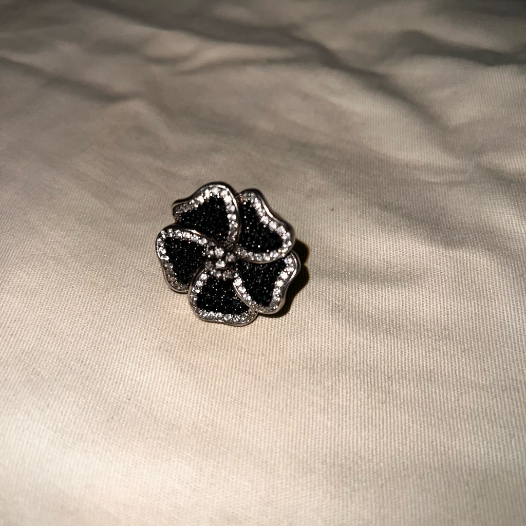 14k White Gold Black And White Diamond Flower Ring 182 Tcw - Size 9 250$